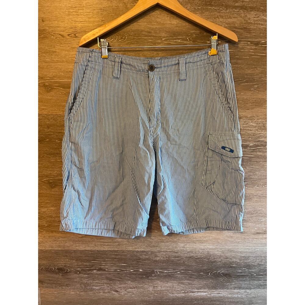 Oakley men cargo shorts stripped size 34 blue white
